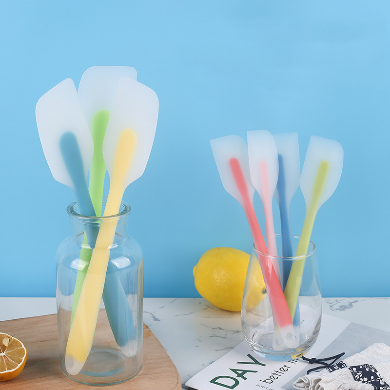 Racloir en silicone de 2 taill - Kitchen Gadgets To Have avis et prix