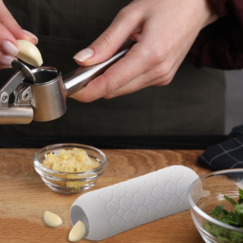 Tube éplucheur d'ail en Silico - Kitchen Gadgets New avis et prix