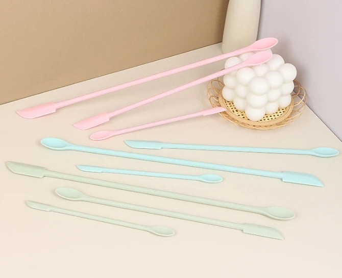 Spatule en silicone à manche l - Kitchen Gadgets List avis et prix