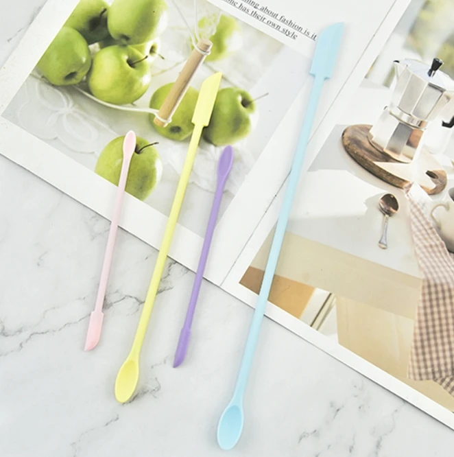Spatule en silicone à manche l - Kitchen Gadgets List avis et prix